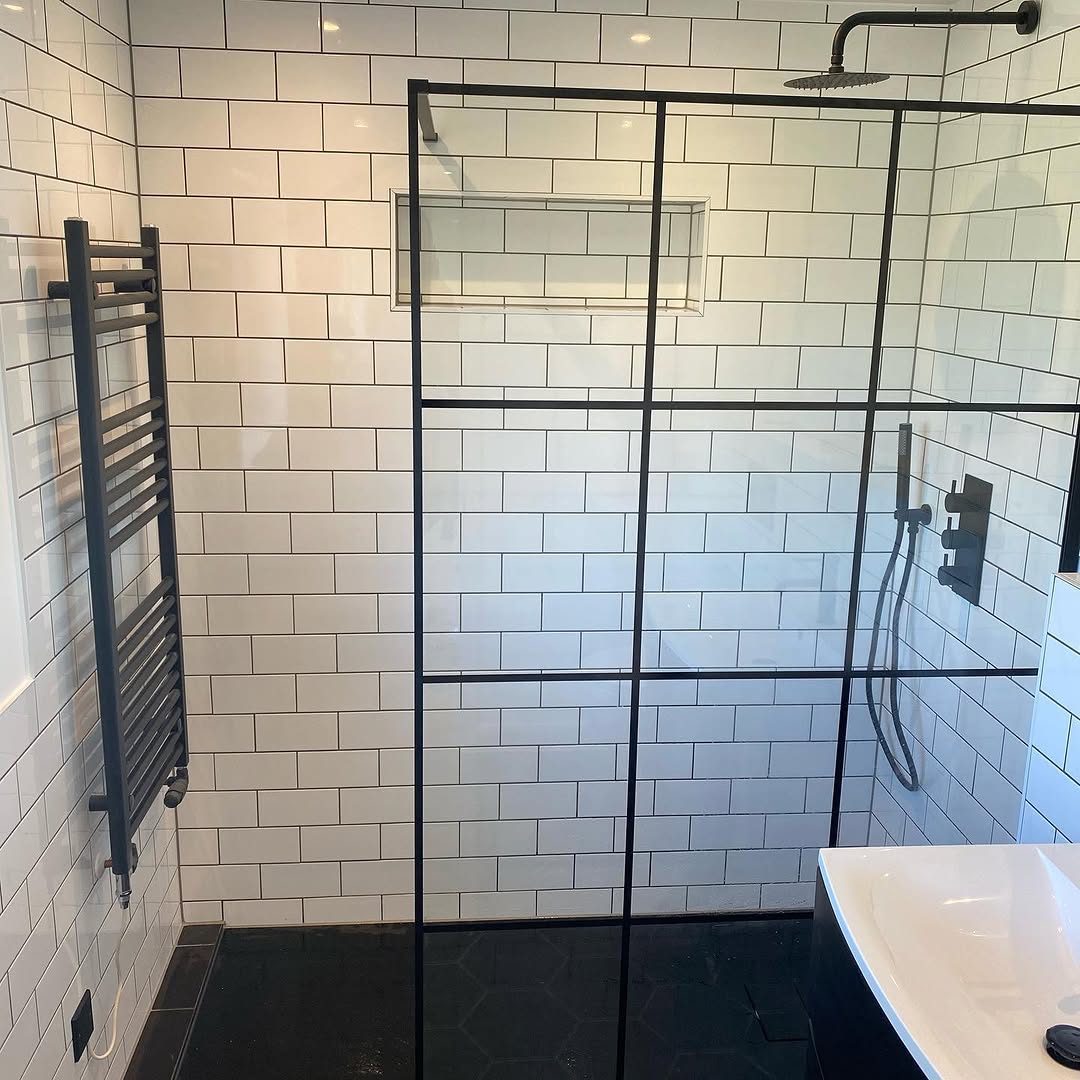 Wider angle of the completed Lindfield en suite bathroom showing all fixtures